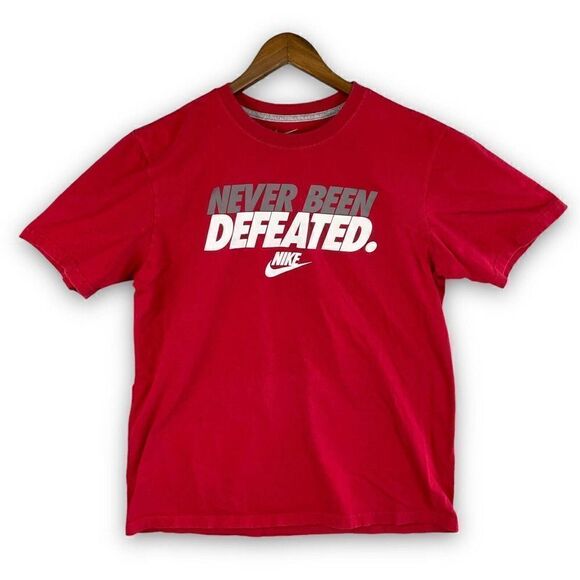 Nike T-Shirt Men's L Short Sleeve Standard Fit Never Been Defeated Graphic Red - Picture 1 of 7